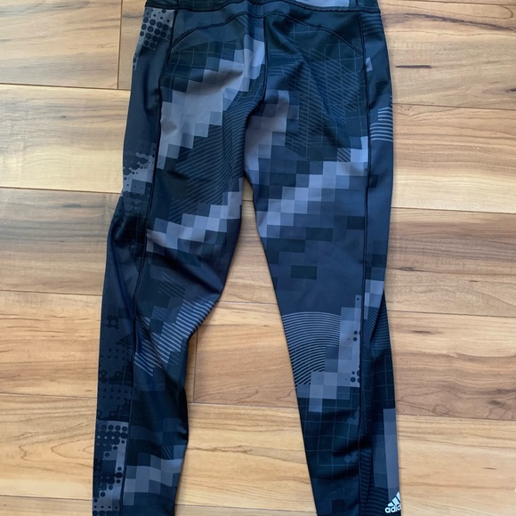 Peloton Women’s Fitness Apparel - Picture 4 of 11